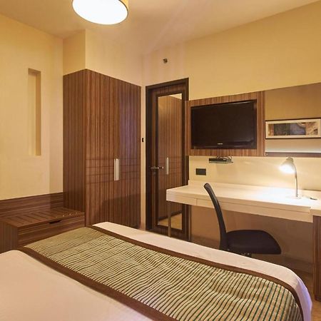 Residency Sarovar Portico Мумбаї Екстер'єр фото