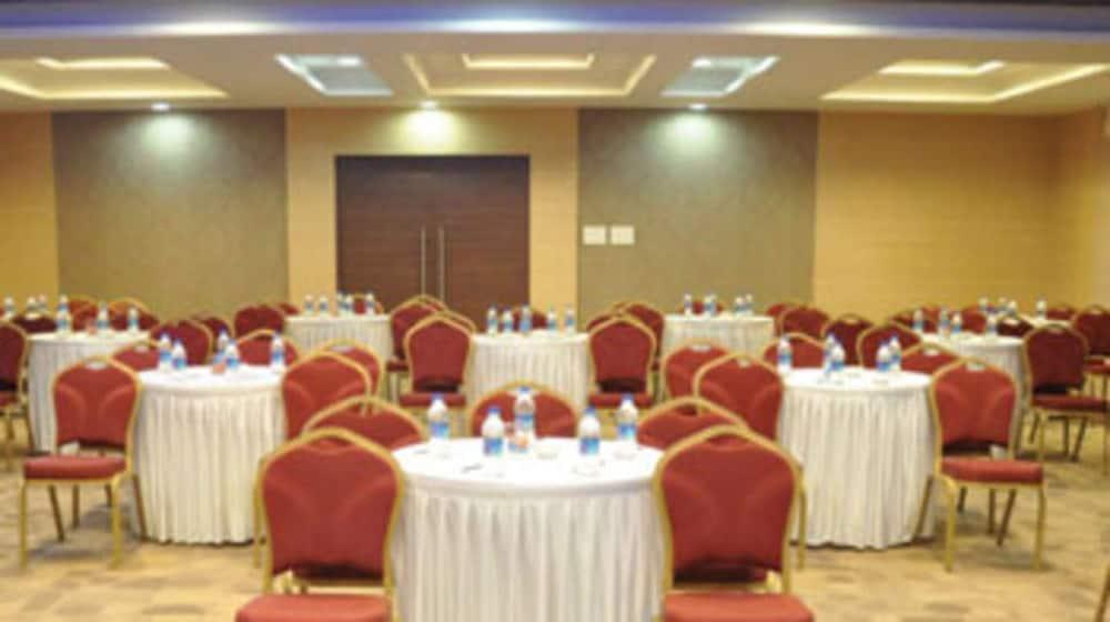 Residency Sarovar Portico Мумбаї Екстер'єр фото