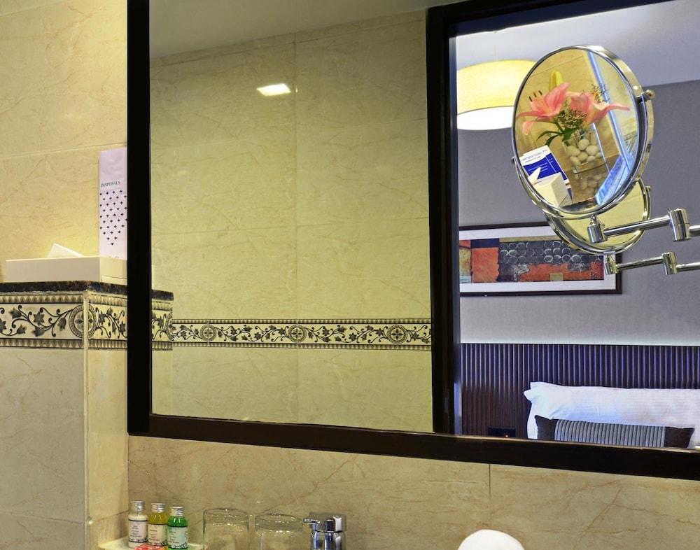 Residency Sarovar Portico Мумбаї Екстер'єр фото