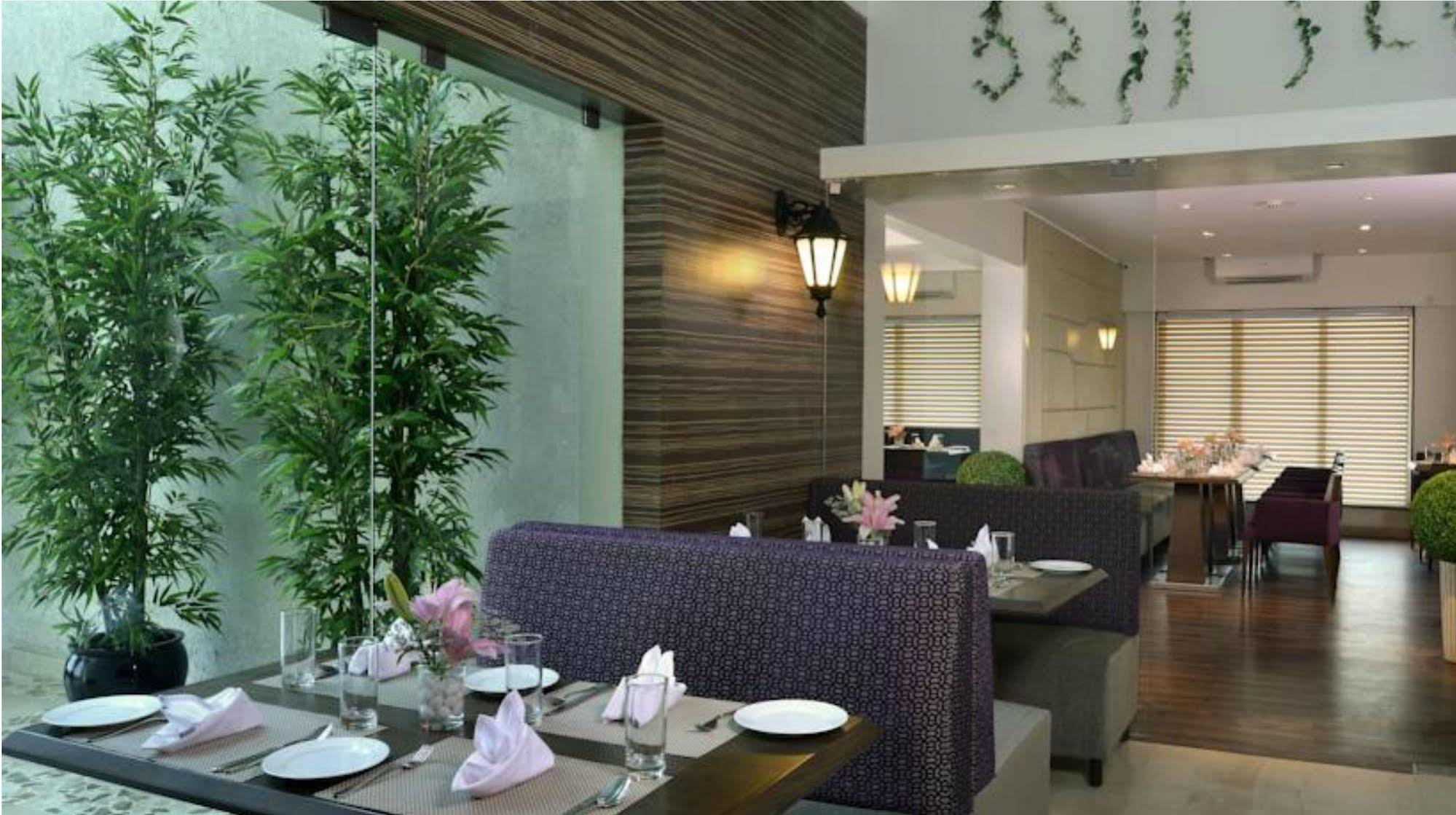 Residency Sarovar Portico Мумбаї Екстер'єр фото