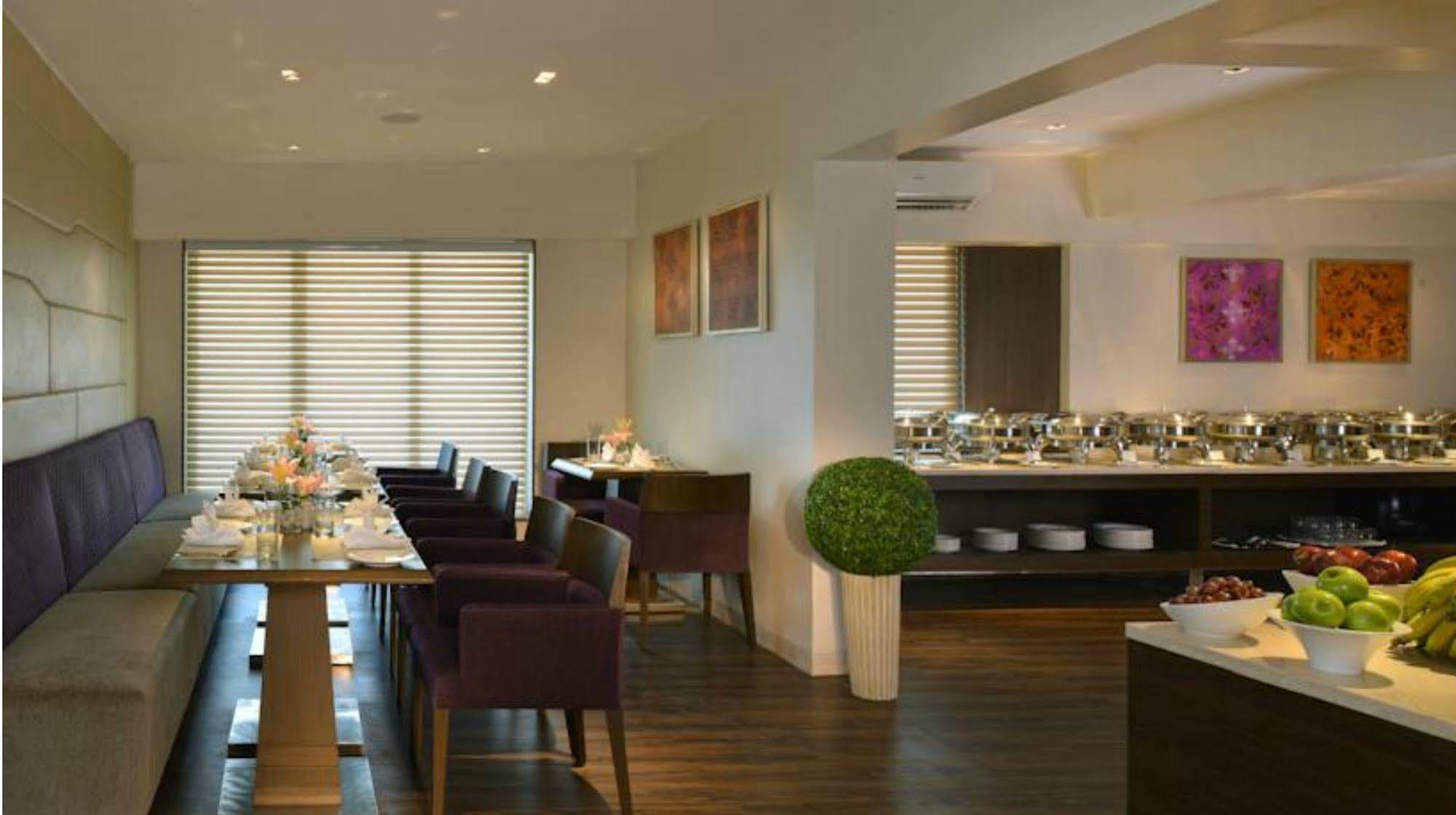 Residency Sarovar Portico Мумбаї Екстер'єр фото