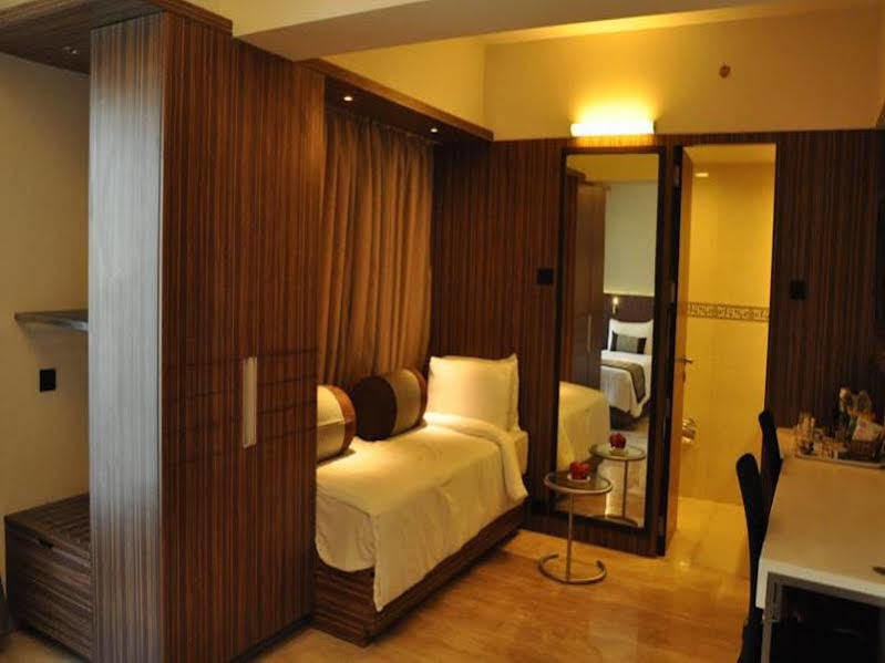 Residency Sarovar Portico Мумбаї Екстер'єр фото